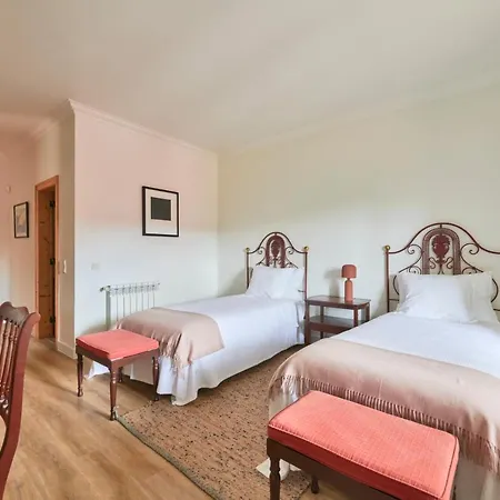Luxury With Swimming Pool, By Timecooler * Sobral de Monte Agraco