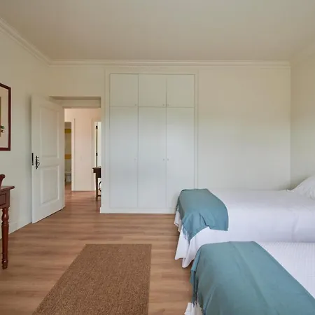 Luxury With Swimming Pool, By Timecooler * Sobral de Monte Agraco